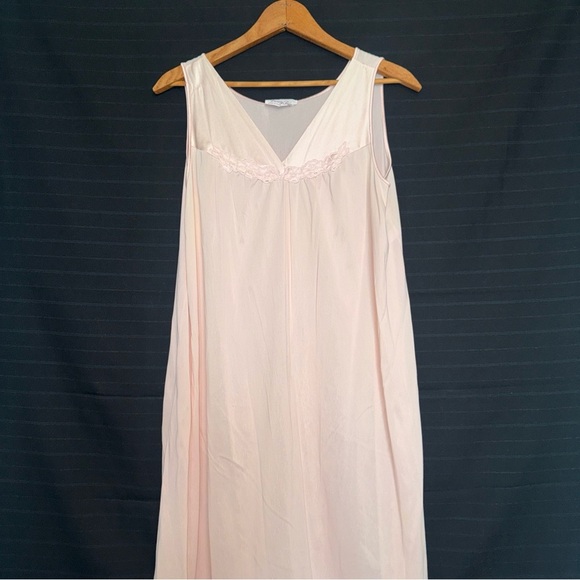 Vanity Fair Other - Vintage Vanity Fair Nylon Light Pink Sleeveless Nightgown Peignoir Womens size M